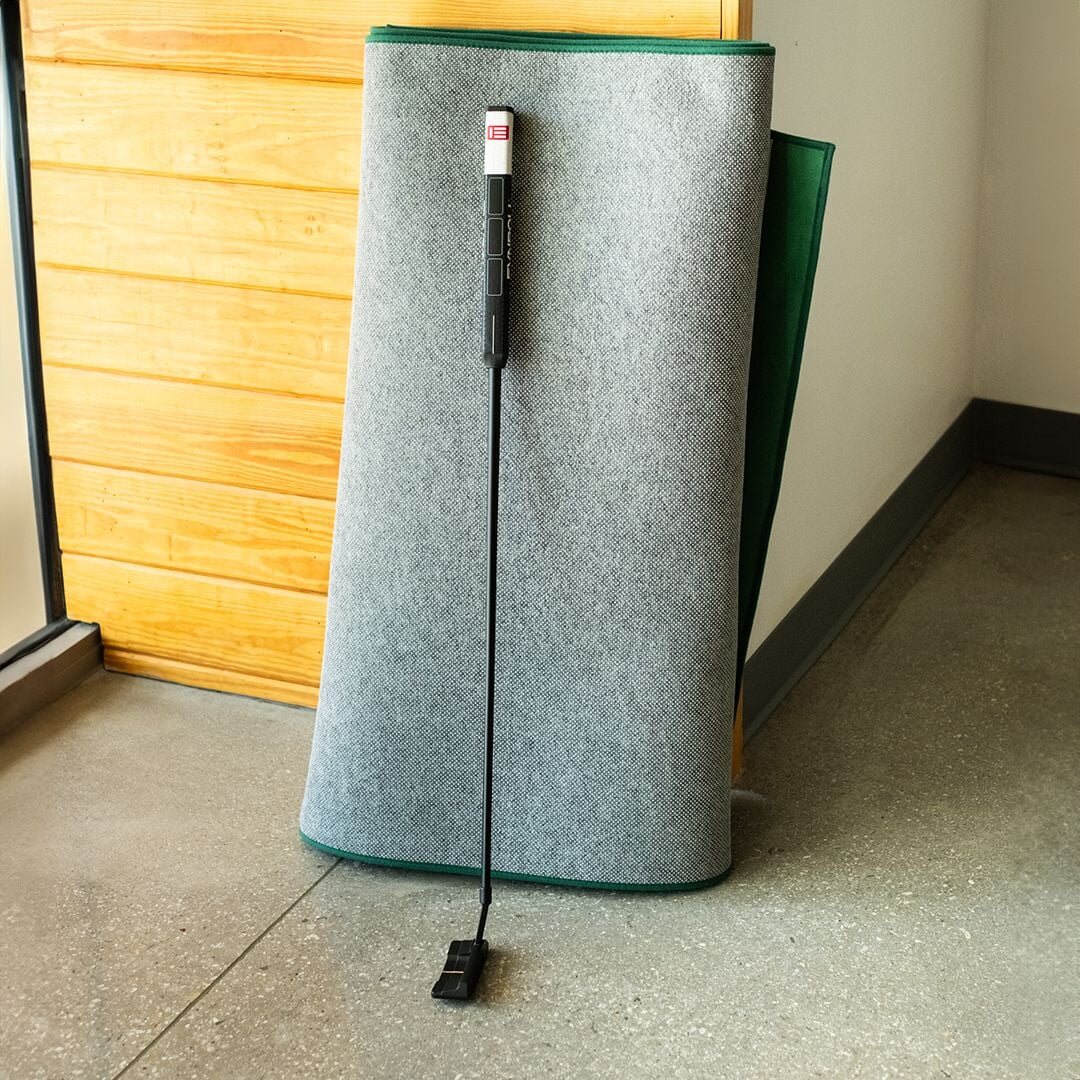 SIG LITE Indoor Putting Green 3' x 8' with Dual Practice Holes