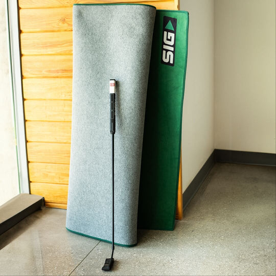 SIG LITE Indoor Putting Green with Dual Practice Holes