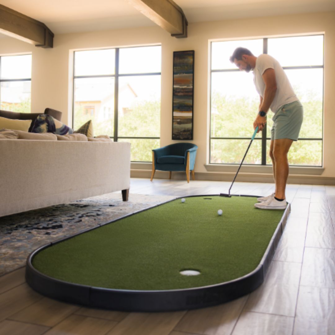 SIGPRO Tap In Putting Green with 2 Cups – Stimp 10 Turf
