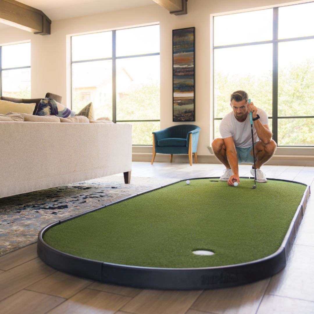 SIGPRO Tap In Putting Green with 2 Cups – Stimp 10 Turf