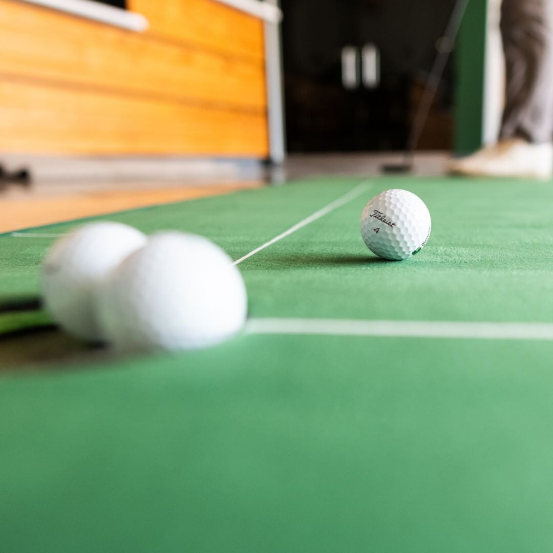 SIG LITE Indoor Putting Green with Dual Practice Holes