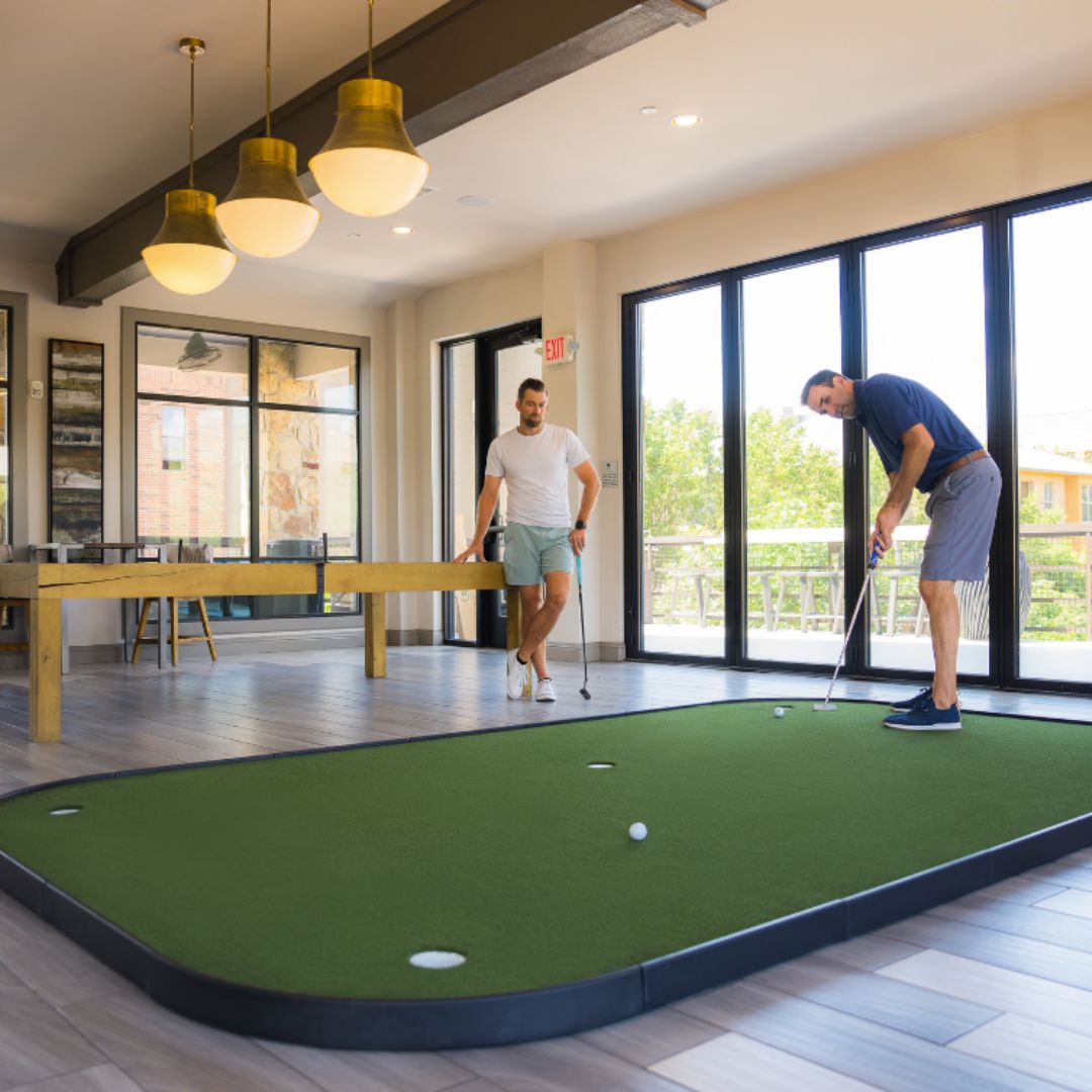 SIGPRO Executive Putting Green with 5 Cups – Stimp 10 Turf