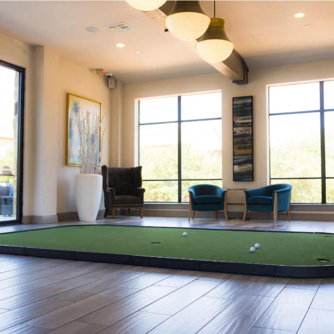 SIGPRO Executive Putting Green with 5 Cups – Stimp 10 Turf